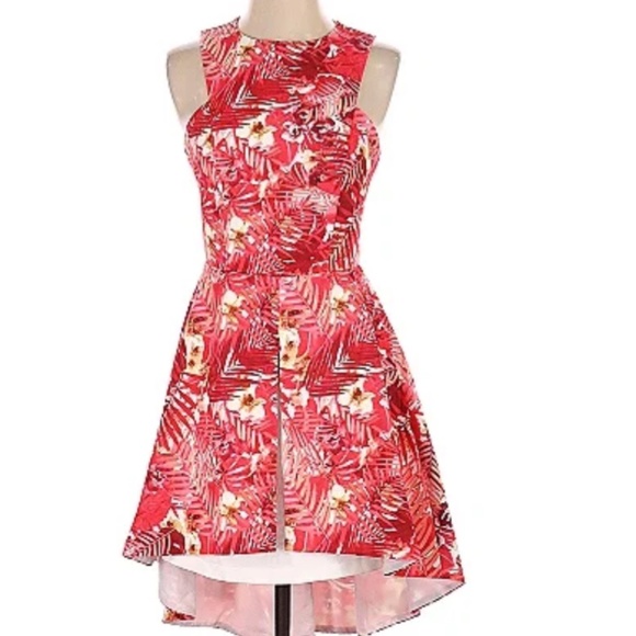 Elliatt Tower Dress, Asymmetrical, Floral Sleeveless Dress, Size Small - Picture 2 of 16